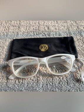 White Reading Glasses +3.00
